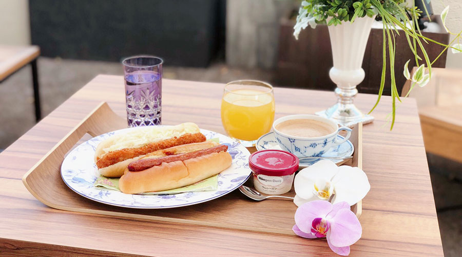 ご朝食は行列の出来る人気パン屋