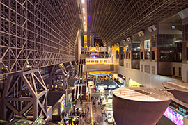 [Kyoto Sta]
Biggest terminal station in Kyoto. You can find many shopping and eating facilities.