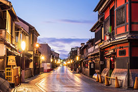 [Gion]
You may see Maiko-san in this area. Many fancy restaurants are here.